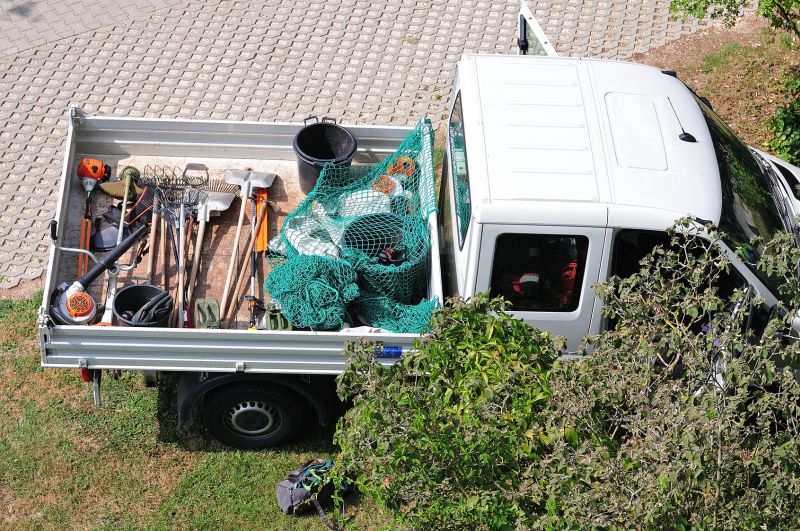 Siatka transportowa zabezpieczająca ładunek na przyczepie